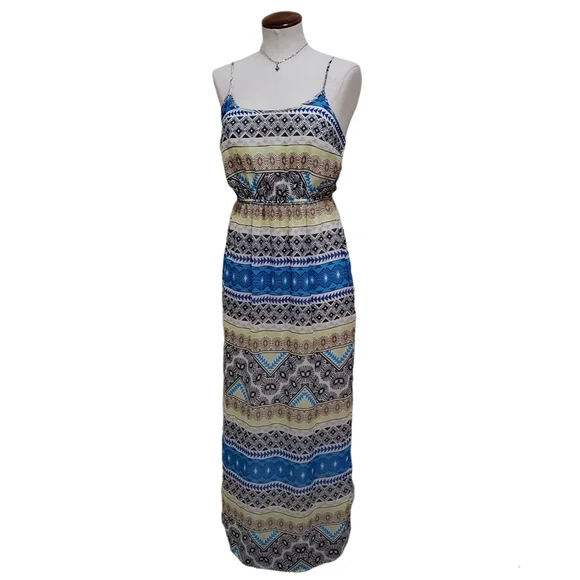 blue and black or yellow and gold dress Aztec Pattern Short Dress (2 Colors)Make a statement with the Layered Aztec Dress, a perfect blend of boho-chic and Modern elegance. Crafted from 100%